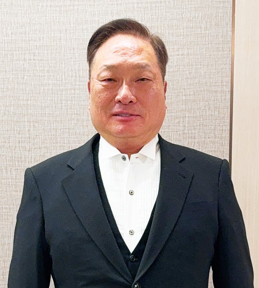 王令麟  理事長 